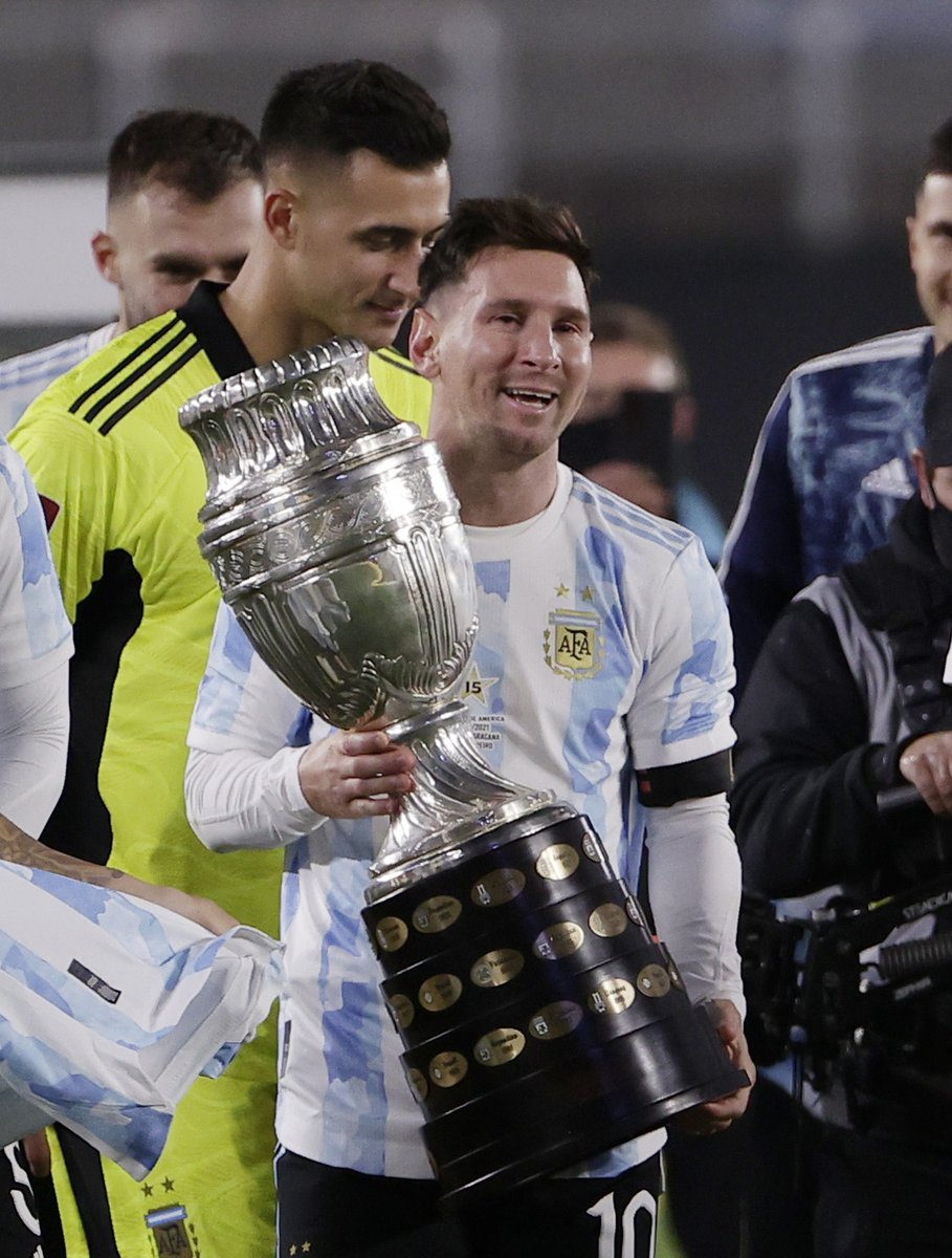 Shivam_Tweets23's tweet photo. Another day another record broken by the magician.What a superb hatrick, magical display on the field.
The happiness and those tears of playing in front of Argentina crowd and cheerishing the copa win was🥺.
7th ballon'd'0r incoming 🙌

#messj  #pele #ARGvsBOL #WCQualifiers https://t.co/Zq3JmBpF5t
