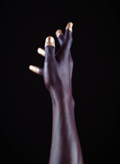 enkil_world's tweet image. Photo By Gilbert Beltran | Unsplash 
 #bordeauxwine #functonalglass #glassrecyclers #aid #fashionaccessory