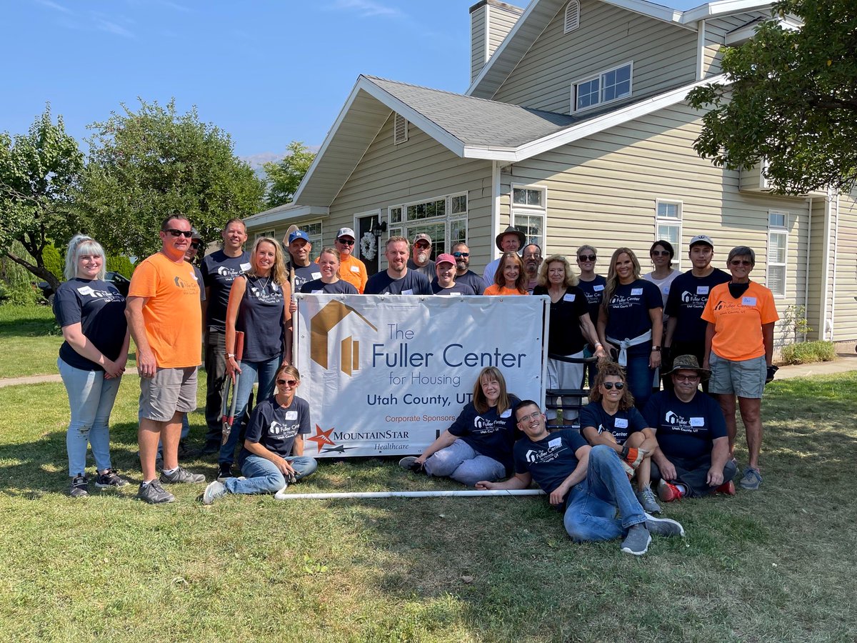 MstarHealth's tweet photo. We are SO PROUD of our @TimpanogosHosp #healthcareheroes who spent the day giving back in @Orem_City! Staff from @MstarHealth did a home improvement project for a 75 year old who lives nearby. Thanks to @TheFullerCenter Of Utah County for your partnership in making it a success! https://t.co/UKDxnYXP6m