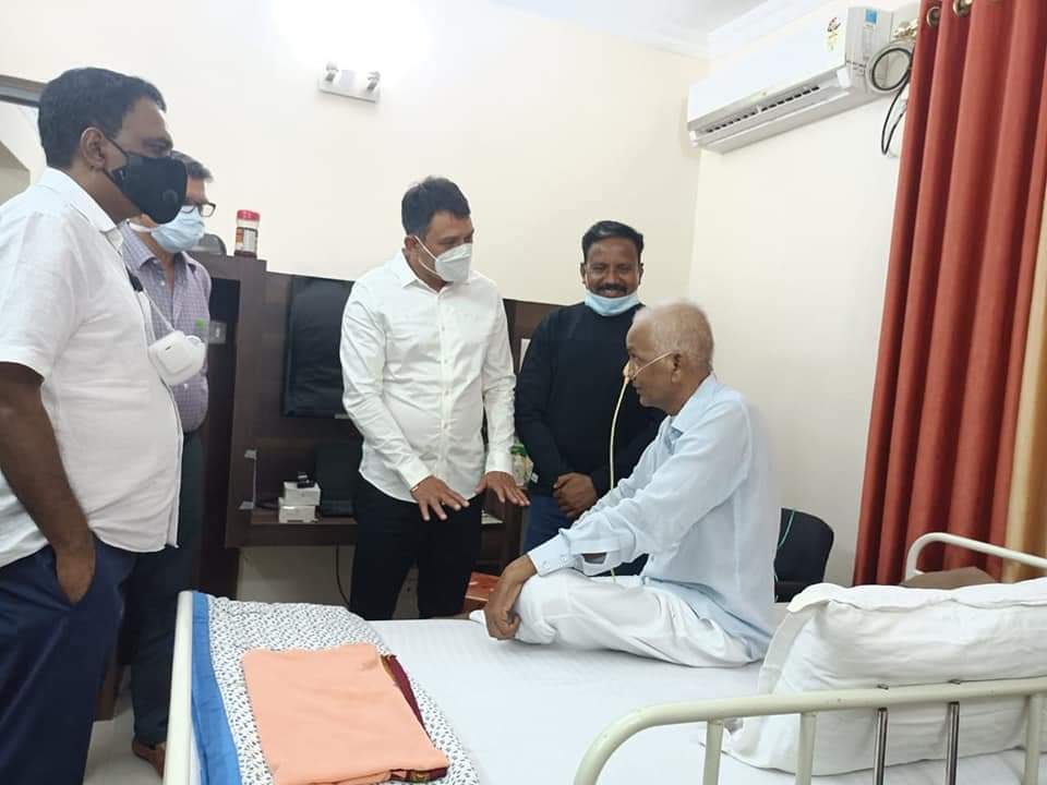 DSMishraCapt (@dsmishrakld) on Twitter photo ଭୁବନେଶ୍ୱର ଏମ୍ସରେ ଚିକିତ୍ସାଧୀନ ଥିବା ବିରୋଧୀ ଦଳ ନେତା ପ୍ରଦୀପ୍ତ କୁମାର ନାୟକଙ୍କୁ ସାକ୍ଷାତ କରି ଆସିଛୁ! ତାଙ୍କ ଆଶୁୁ ଆରୋଗ୍ୟ କାମନା କରୁଛି!
<a href="/CMO_Odisha/">CMO Odisha</a> <a href="/HFWOdisha/">H & FW Dept Odisha</a> @nabadasjsg <a href="/BJDITWing/">BJD IT Wing</a> <a href="/bjd_odisha/">Biju Janata Dal</a> <a href="/BYJD_Odisha/">Biju Yuva Janta Dal</a> ଭୁବନେଶ୍ୱର ଏମ୍ସରେ ଚିକିତ୍ସାଧୀନ ଥିବା ବିରୋଧୀ ଦଳ ନେତା ପ୍ରଦୀପ୍ତ କୁମାର ନାୟକଙ୍କୁ ସାକ୍ଷାତ କରି ଆସିଛୁ! ତାଙ୍କ ଆଶୁୁ ଆରୋଗ୍ୟ କାମନା କରୁଛି!
<a href="/CMO_Odisha/">CMO Odisha</a> <a href="/HFWOdisha/">H & FW Dept Odisha</a> @nabadasjsg <a href="/BJDITWing/">BJD IT Wing</a> <a href="/bjd_odisha/">Biju Janata Dal</a> <a href="/BYJD_Odisha/">Biju Yuva Janta Dal</a>