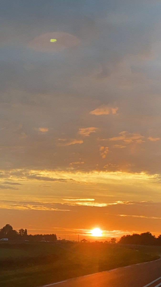 sarahsynergie's tweet photo. #Autopoiesis #happyFriday #Epistemology #SoftTechnologies cover me in sunshine #BeTheChange #ChangeAgents #TheEarthSpaceShipVision https://t.co/JVQocHRmEd