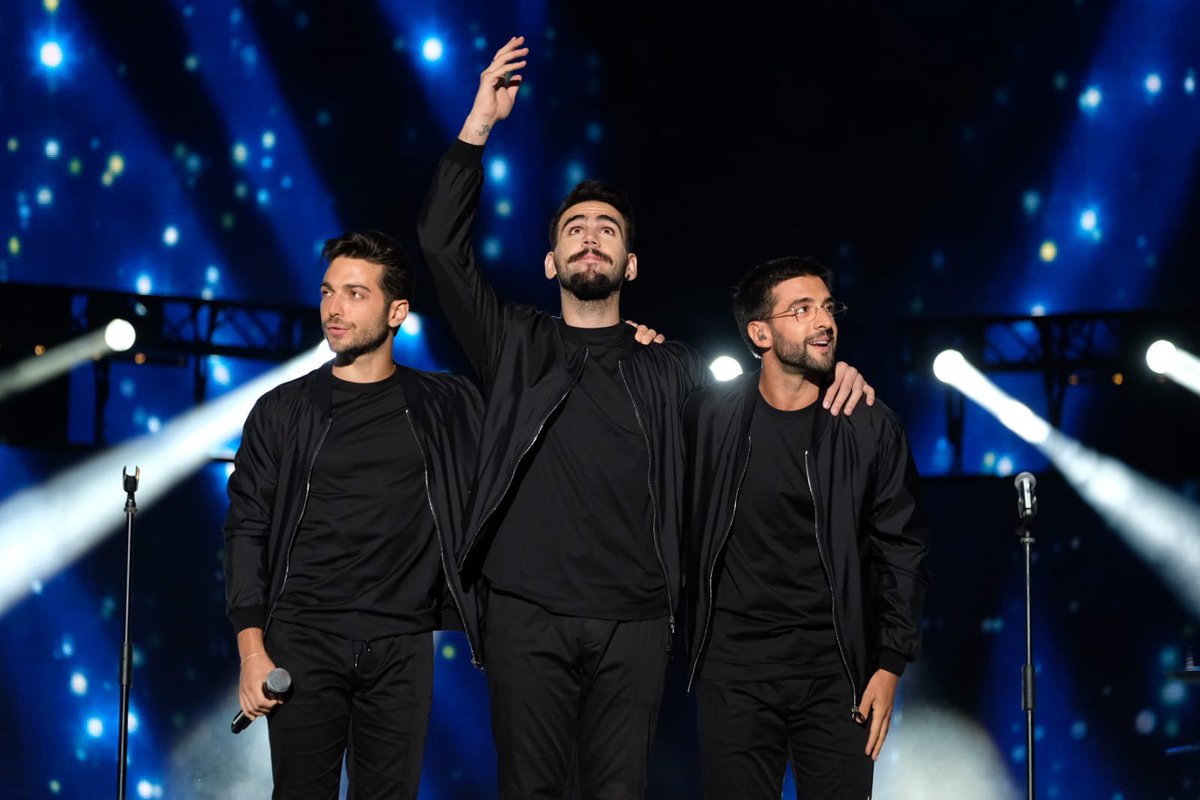 Da lassù, il Maestro Ennio Morricone ha applaudito 

#ilvolo #seatmusicawards21 #sma21 @ilvolo @SMAufficiale #arenadiverona @piero_barone @IBoschetto @GianGinoble @mtorped @MaestroEnnio @AndreaMorricone #enniomorricone @EnneviFoto