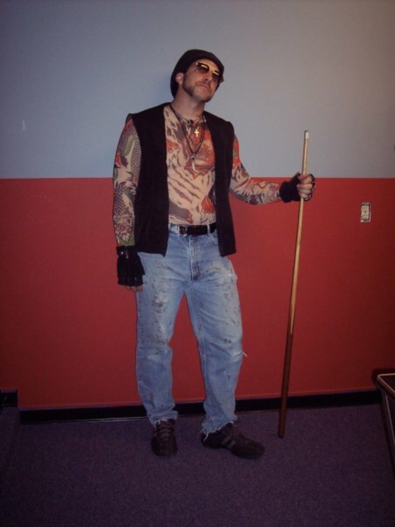 DNo1027's tweet photo. #DiNo1027 back in the days for Halloween #tattoo #Costume #cosplay #cosplayer #Halloween https://t.co/8jCj5yUz8z