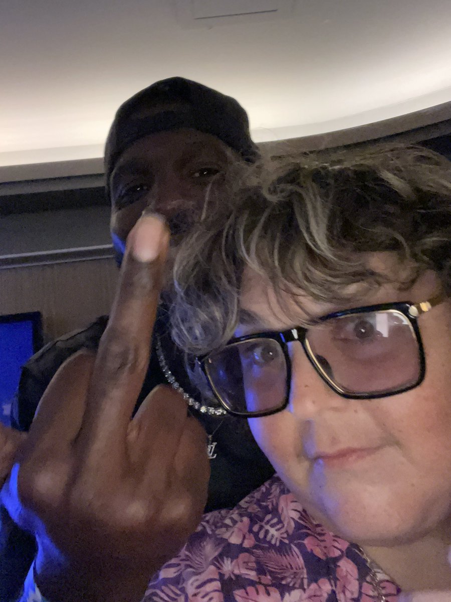 Gang <a href="/DezBryant/">Dez Bryant</a>