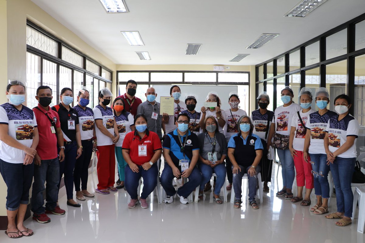 DSWDfo7's tweet photo. Earlier: Qualified urban poor associations from Lapu-Lapu City, Cebu received the checks for their Livelihood Assistance from the Sustainable Livelihood Program (SLP) of DSWD. @dswdserves @dswd_livelihood https://t.co/zrZt7jR79I