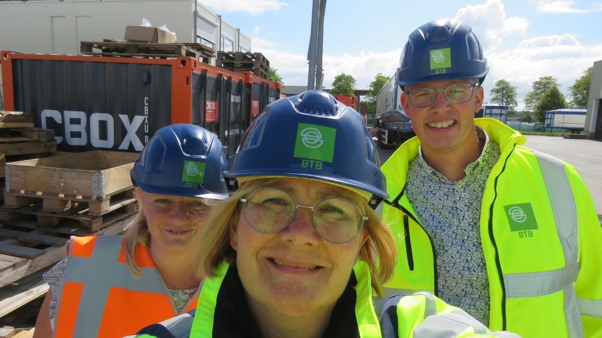 Vorige week vond deel 2 van het interview met Jorden Jan van Zeumeren plaats. Namelijk een rondleiding bij McCain in Lelystad waar Jorden Jan werkzaam is als senior bouwkundige. 

👉Binnenkort meer hierover in 'Het verhaal van '

#btbregelthet #bouwbegeleiding #McCain #Lelystad