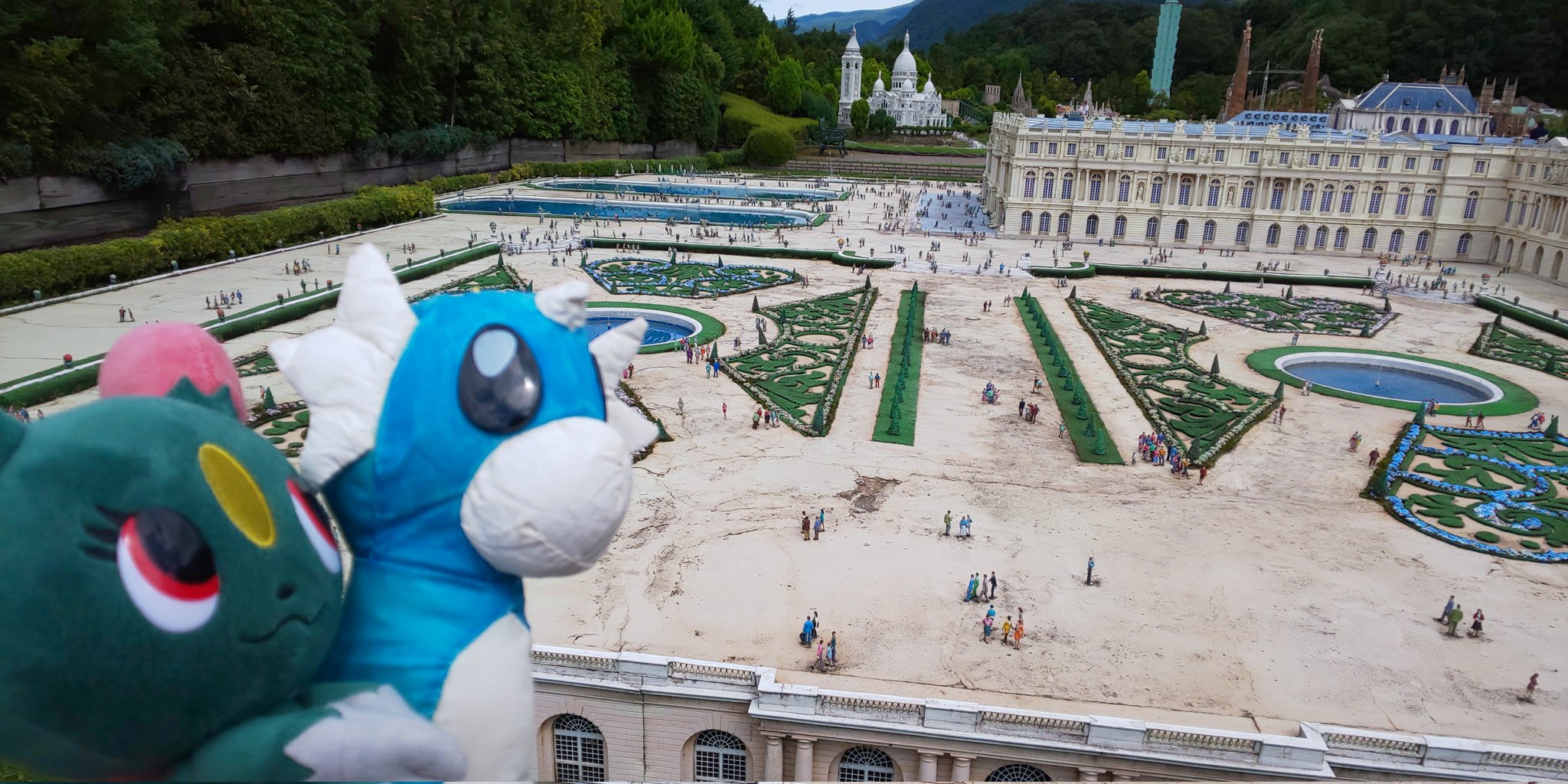 ブラック ヴェルサイユ宮殿 ベルサイユじゃないのね ポケモンxyのパルファム宮殿のモデルだそうです そしてエッフェル塔 こちらはプリズムタワーのモデル T Co Oceaqlvdxb Twitter