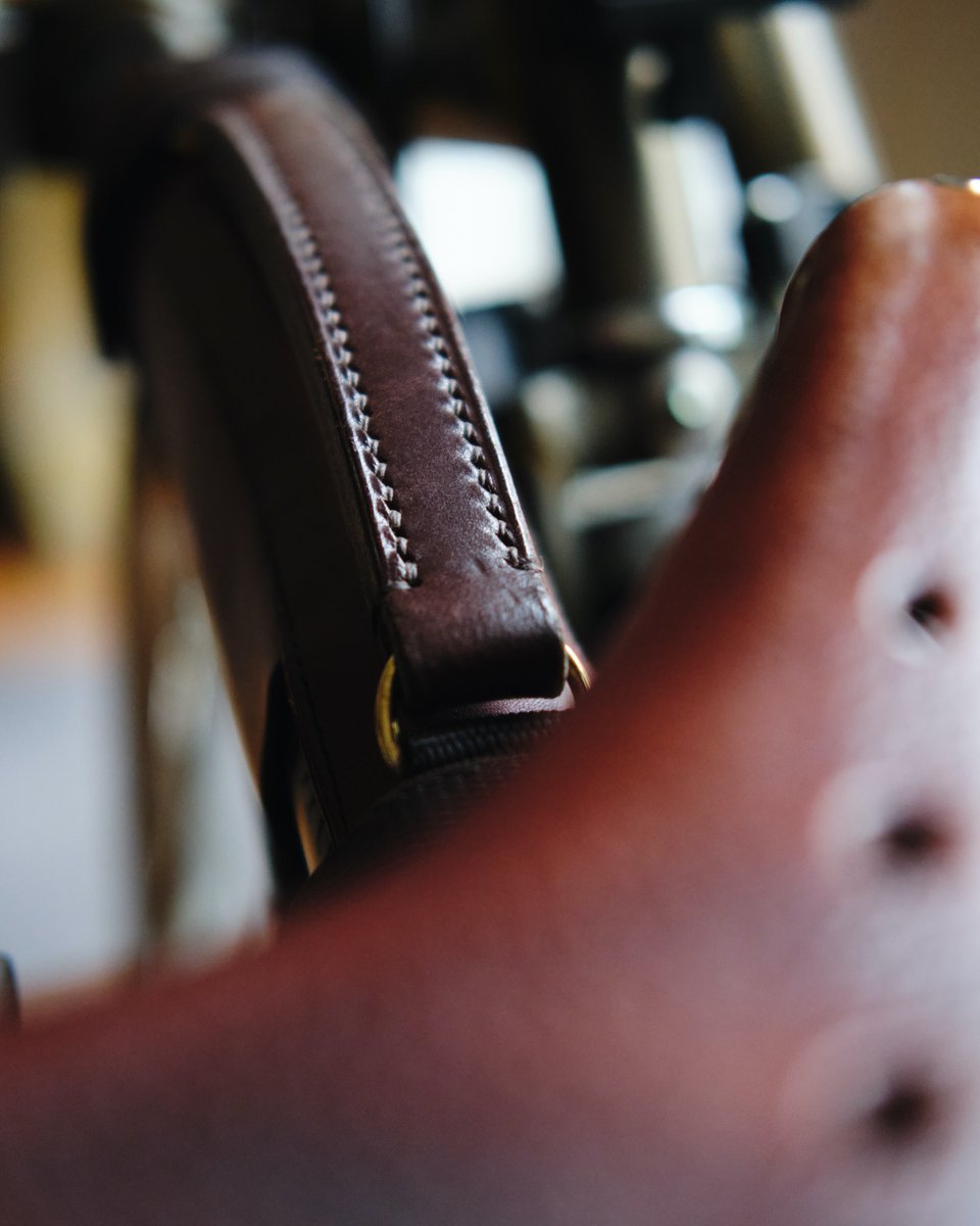 Offyerbike's tweet photo. A few images of the Off yer bike Military Brown leather handle for #Brompton available@ https://t.co/qhDP6h86fF Also available in Raven Black. https://t.co/J4KfOduOQY