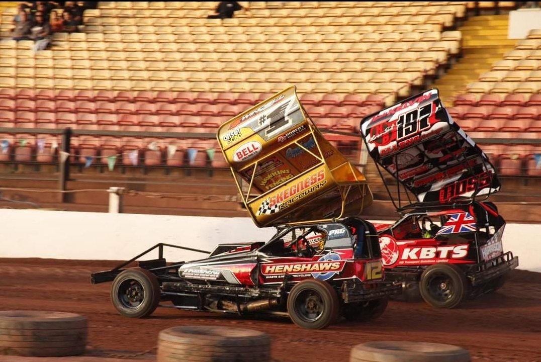 KevStephen's tweet image. Road trip to Bradford for the big one.. the #BriscaF1 world final 🏁🏁💛 @startraxracing #stockcarracing