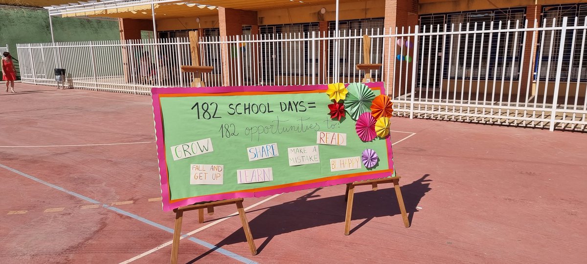 AlAndalus2000's tweet photo. 🎉👏 Bienvenida por todo lo alto en cada una de las clases a sus nuevos inquilin@s #infantil #primaria Ahora sí que sí ha empezado el curso 21/22 😉 #enseñaresaprender #alandalusnonstop #vueltaalcole #contigoesposible #sumandoexperiencias #Tomares https://t.co/9bvFmcDjaW