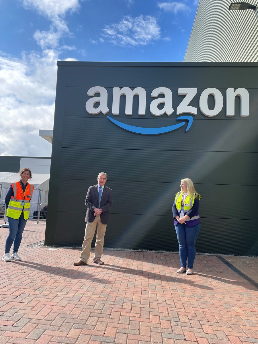 MarkPawsey's tweet photo. Great to visit @AmazonUK Fulfilment Centre in Rugby this morning to see how they are continuing to keep staff safe with social distancing and regular testing. Also interested to hear how Amazon Marketplace supports SMEs including nearly 200 local businesses. https://t.co/HAnUjPxc8h