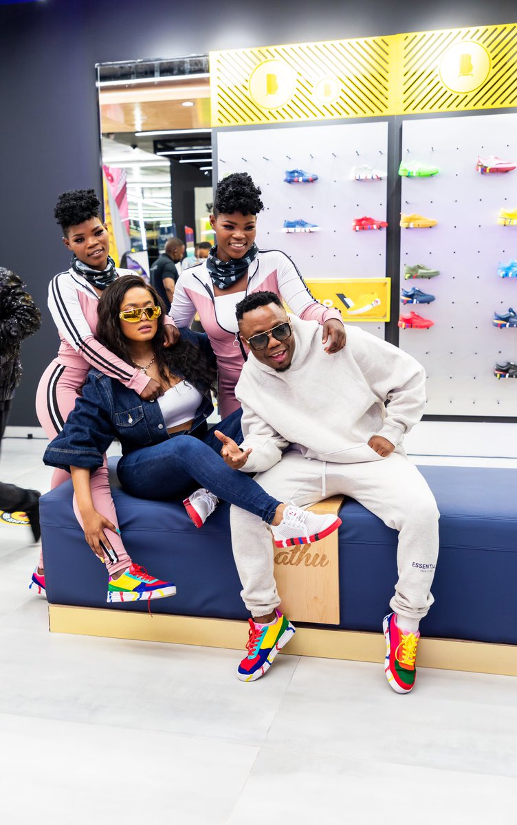 The weekend is finally here💃🏾 Time to get your Bathu sneakers and look cool this weekend

bathu.co.za