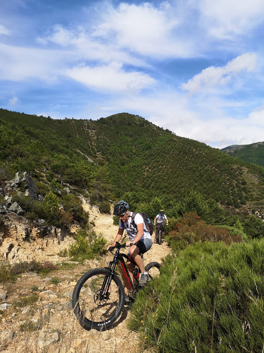 unileon's tweet photo. 🚴Javier de la Viuda Espadas, del programa #RALBAR de @FBSabadell y #Unileon propone rutas en bicicleta eléctrica para “mover” la montaña leonesa con su proyecto ‘La bicicleta eléctrica mueve la montaña leonesa’
ℹ️ Más información: https://t.co/0BkYCjtlAA https://t.co/UqRRNKS2qv