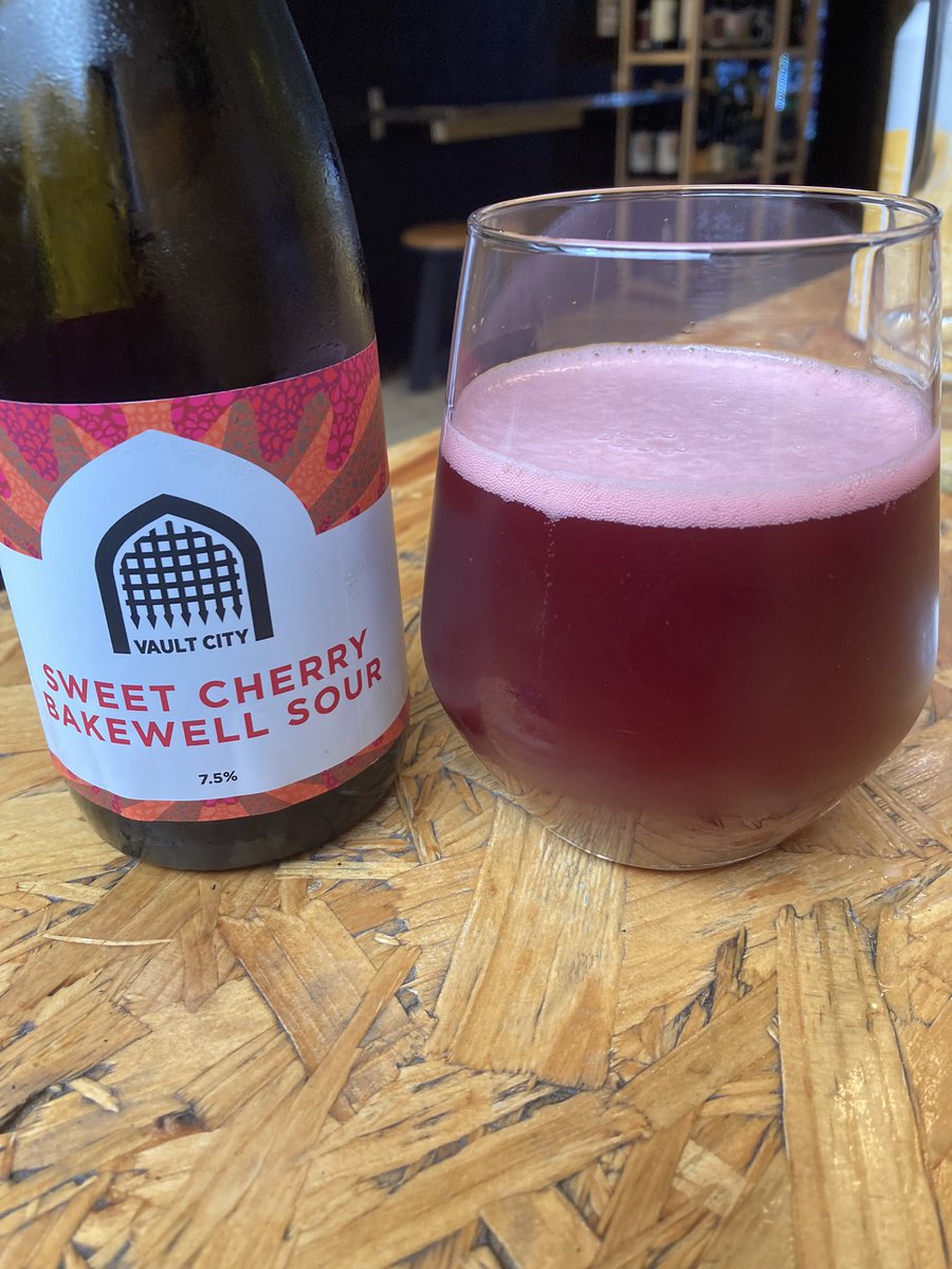 s77tux's tweet photo. 2nd #BeerForToday in @GruntingGrowler is @vaultcitybrew #SweetCherryBakewellSour (7.5% ABV, 375ml) Dark red, cloudy appearance; sour cherry aroma; sharp mouthfeel, with cherry taste followed by sweet pastry aftertaste. Amazing! #Slàinte #NowDrinking https://t.co/jkSk0fRXGg
