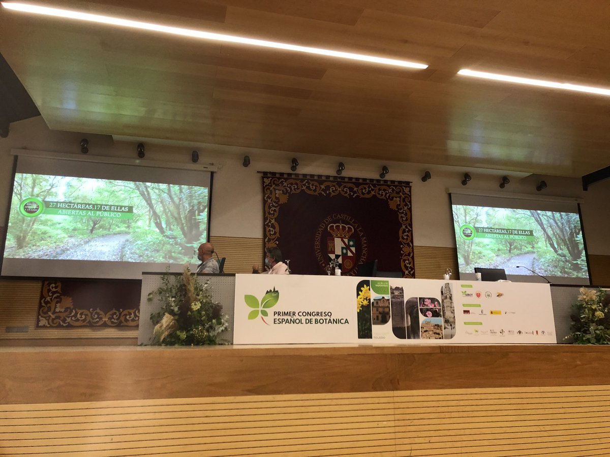 SEBiCoP's tweet photo. #PedroSosa y @julicaujape presentan en la X reunión de @SEBiCoP en I #sebot2021 la sede del XI congreso de #sebicop en el JB Vieira y Clavijo de Gran Canaria. Nos vemos allí en julio 2023 #yoVoy #conseb2023 👏🏻👏🏻 https://t.co/OXMa47goo4