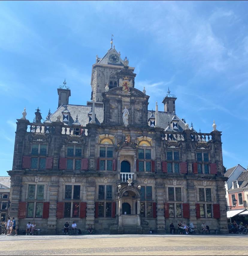 Delft staat vol met monumentale pareltjes 🤩. Dit weekend, tijdens Open Monumentendag Delft, kun je veel van deze monumenten gratis bezoeken 🥰🏛.Wij zetten een paar monumenten en activiteiten op een rij die je zeker niet mag missen! ➡️ bit.ly/3zZlXFa