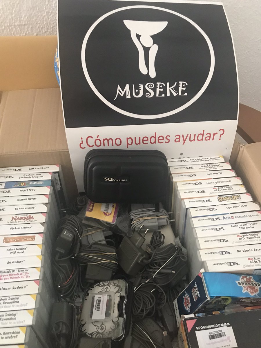 Museke_ONG's tweet photo. Agradecemos la donación de la Fundación Juegaterapia a Museke.       
NDS de diferentes modelos, PSP y muchos juegos que irán con nosotros el próximo mes de octubre y serán entregadas a los niños y niñas de Museke. Millones de gracias a la FUNDACIÓN JUEGATERAPIA por la donación ! https://t.co/khOkfKhV0A