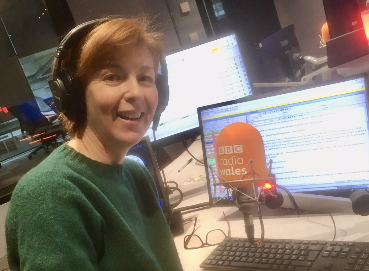 Charlotte2017's tweet photo. ๐จ Your headโs up for Sunday afternoonโs Lynn Bowles at 3 @BBCRadioWales @RealLynnBowles
โญ๏ธ Welsh romantic novelist Helga Jensen #TwiceInALifetime
@HelgaJensenF
โญ๏ธ Playwright Owen Thomas @owenplaywright and actor Gareth John Bale talk about the drama Grav @S4C #RayGravell https://t.co/FSdJqdHhHB