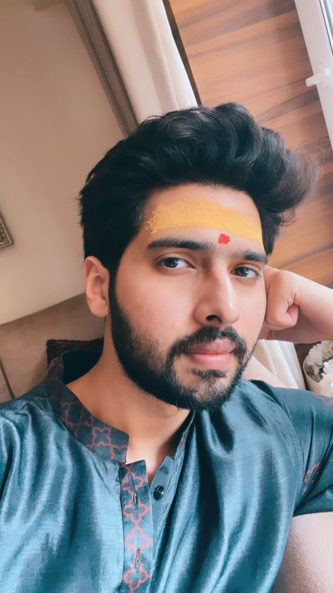 ArmaanMalik22's tweet photo. Happy Ganesh Chaturthi everybody! ❤️🙏🏻 https://t.co/gsEeySAjAl