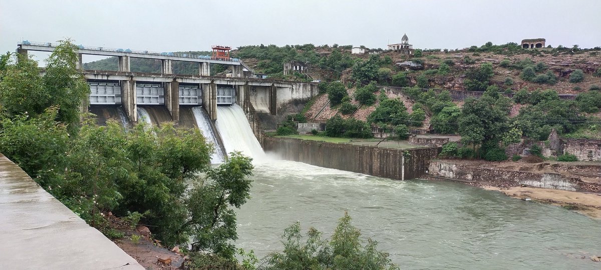 #Breaking : झालावाड़ में उजाड़ नदी में लगातार पानी की आवक
भीमसागर बांध का एक गेट खोला गया
प्रति सेकेंड करीब 1 हजार क्यूसेक पानी की निकासी <a href="/NarendraN_BJP/">Narendran D</a> @projhalawar <a href="/rpbreakingnews/">Rajasthan Patrika</a> <a href="/JhalawarPolice/">Jhalawar Police</a>