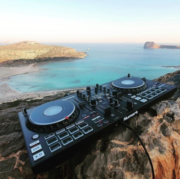 Numark_JP's tweet photo. オーシャンビュー＋MIXTRACK PLATINUM FX🌊

#DJ #Numark #Mixtrack #オーシャンビュー https://t.co/DGTIn6qTQ1