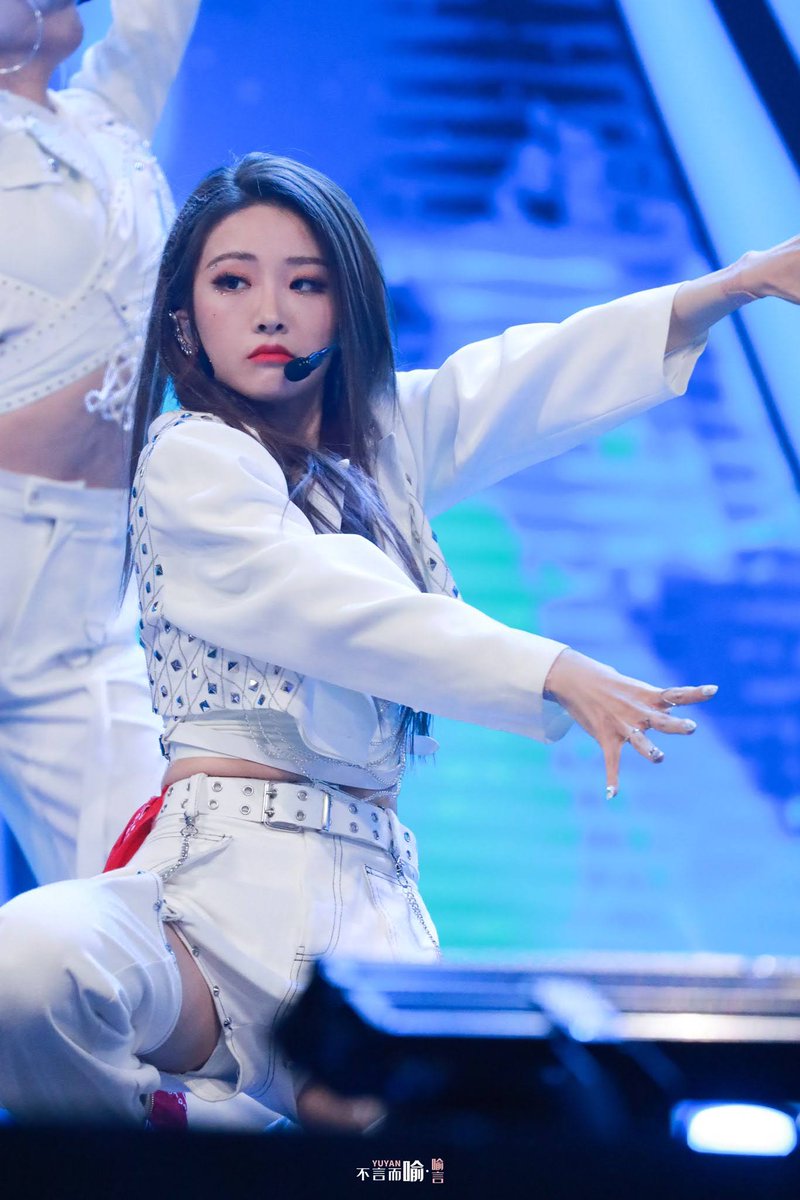 adoreyuyan's tweet photo. YOU DONT UNDERSTAND 
ALB YUYAN HITS DIFF🧎🏻‍♀️🧎🏻‍♀️
I NEED HER TO PERFORM AMD GET ALL THE HIGH NOTE AND CHORUS LINES IDFC 
ADQC U BETTER DO THIS RIGHT https://t.co/cXLjhUcBW3