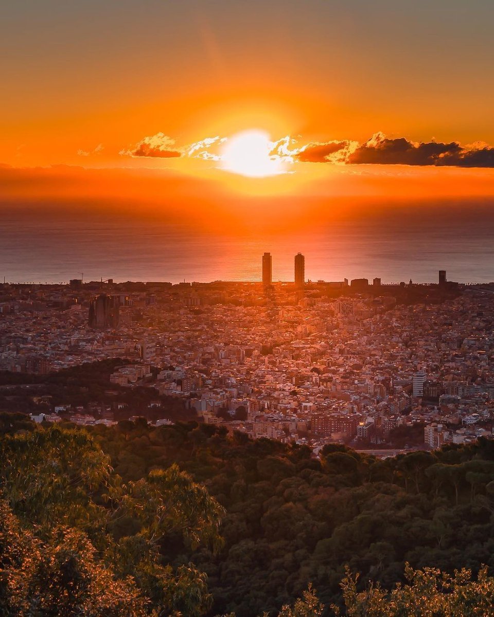 Morning sunlight on our city to wake us up for the weekend! ☀️ We hope that it’s a great one for you 😄

¡La luz del sol por la mañana en nuestra ciudad da la bienvenida al fin de semana! ☀️ ¡Feliz viernes! 😄

Instagram: heath.rasmussen