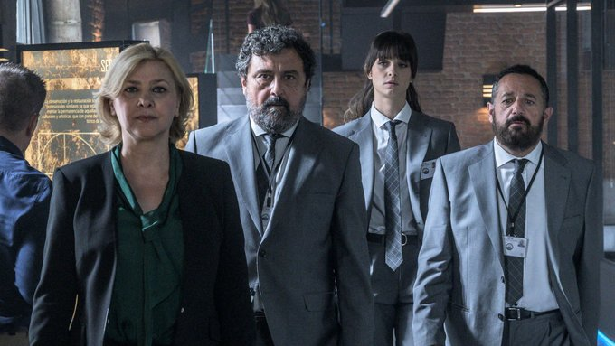 #Audiencias 😎

🚨 Más de 1,3 millones de espectadores con el 12,1% de cuota siguieron anoche #LosHombresDePaco2 

📈 Sube al 16% en Target Comercial y es líder entre el público masculino 

💪 Supera los 3,3 millones de contactos y lleva a <a href="/antena3com/">Antena 3</a> al liderazgo del Prime Time
