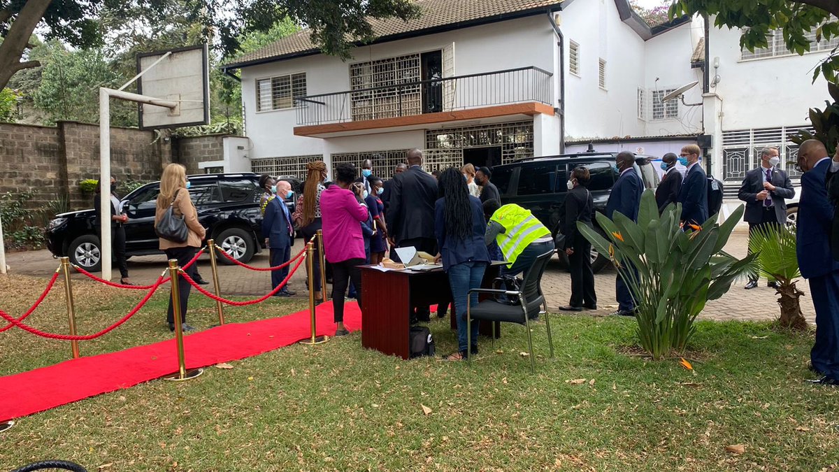 CountrywideHubs's tweet image. Visit by the President of The Republic of Estonia to Swift Lab Limited.

Swift Lab is a medical logistics company that is using drones to deliver critical medical supplies in remote and hard to reach areas. 

#countrywidehubs
#Estonia 
#SwiftLab
#UNDPKenya
#Konza