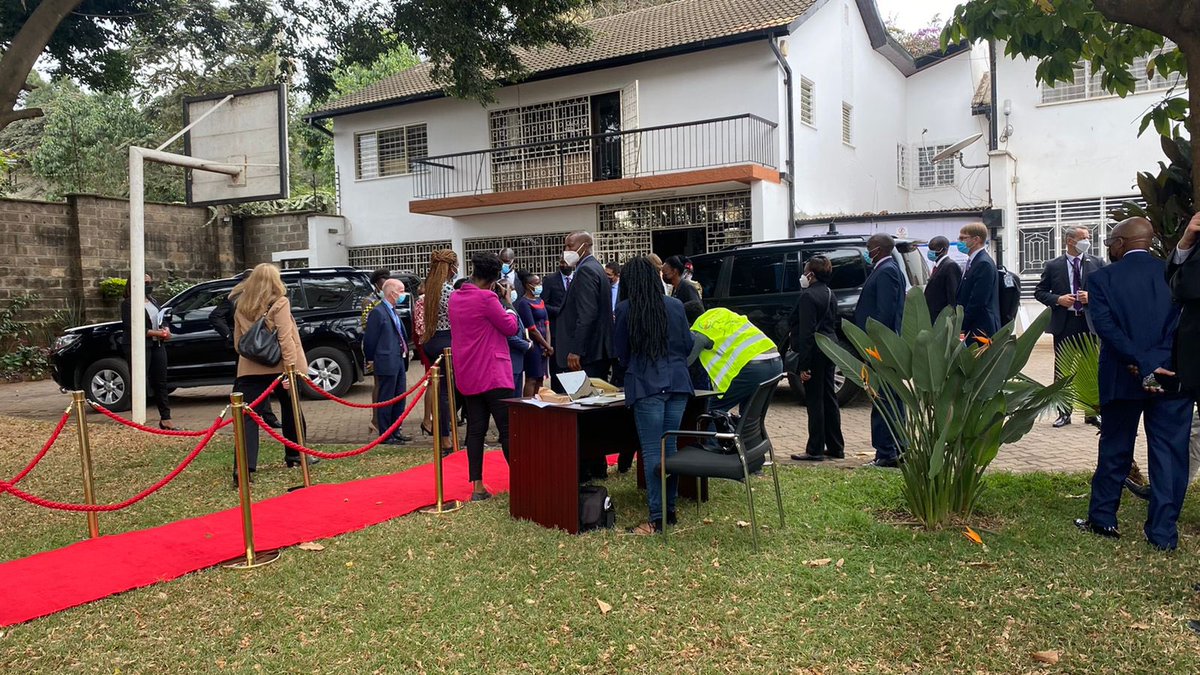 CountrywideHubs's tweet image. Visit by the President of The Republic of Estonia to Swift Lab Limited.

Swift Lab is a medical logistics company that is using drones to deliver critical medical supplies in remote and hard to reach areas. 

#countrywidehubs
#Estonia 
#SwiftLab
#UNDPKenya
#Konza
