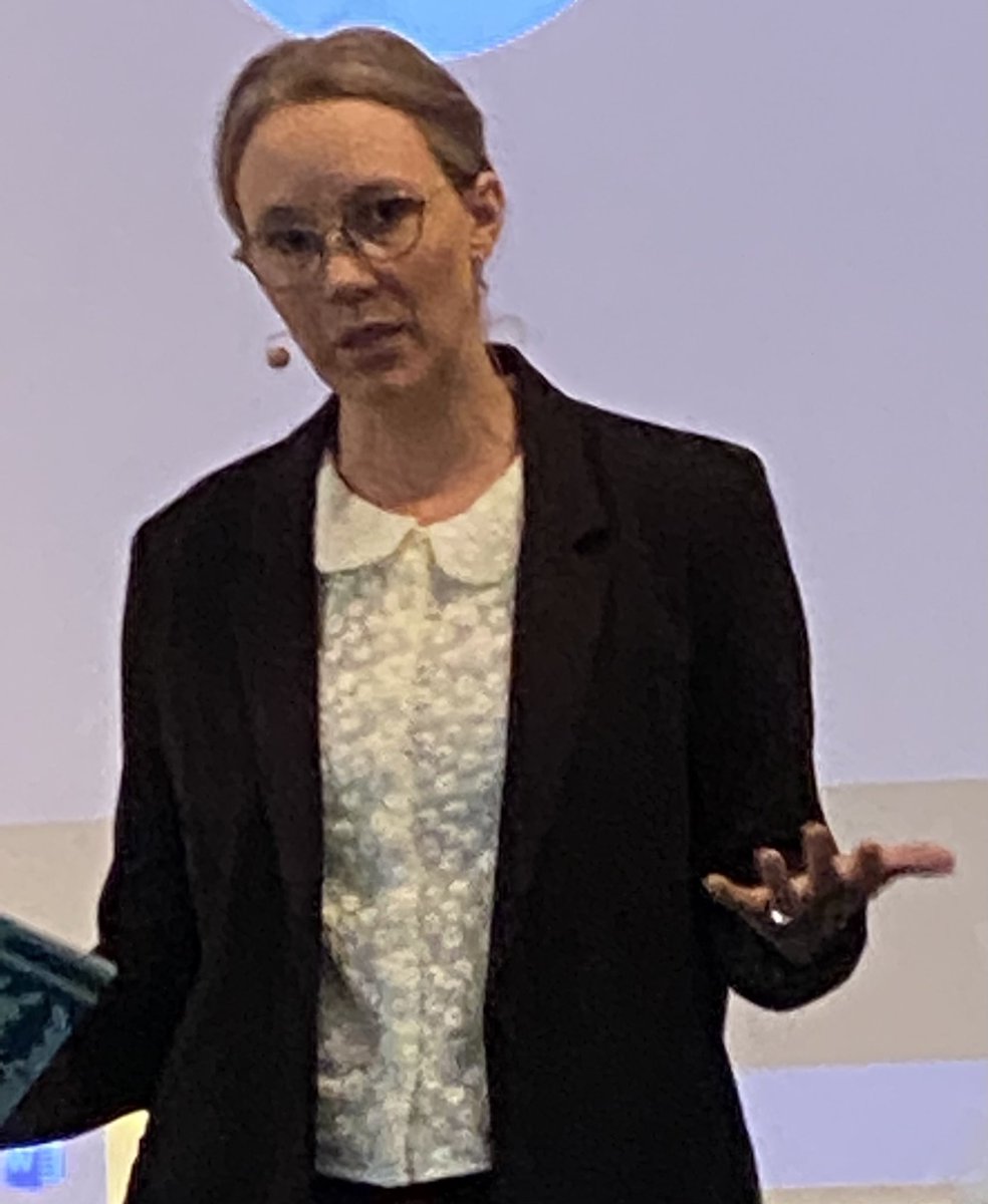 Engageret og ambitiøs miljøminister <a href="/LeaWermelin/">Lea Wermelin</a> på dagens workshop om ny kemiindsats, der skal forhandles i Folketinget. Miljømærkerne Svanemærket &amp; EU-Blomsten står klar til at bidrage og være med til at realisere kemiindsatsen <a href="/miljoemin/">Miljø- og Ligestillingsministeriet</a> <a href="/Kitt_BA/">Kitt Bell Andersen</a> @jakobzeuthen <a href="/clausjorgensen/">Claus Jørgensen</a>