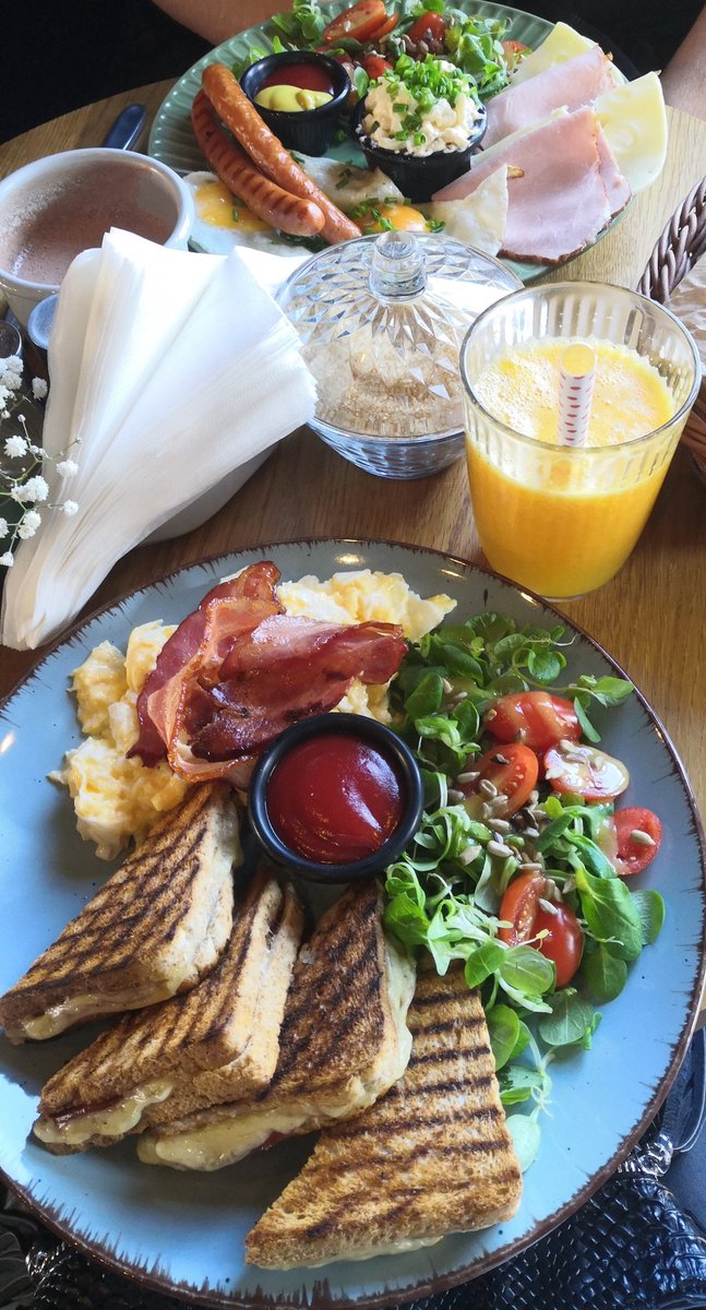 CandyPol_'s tweet photo. Petit déjeuner en Pologne
#CandyPol #pologne #voyage #vendredi #instafood #lodz #miammiam #petitdejeuner #holidays #September2021 https://t.co/6zm1ARLuWF