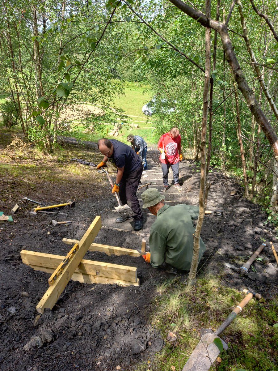 TCVBristol's tweet photo. A big thank you to everyone who have  helped us with the steps at Midsomer Norton Town Park the last few weeks. We are nearly there and they are looking ace! :-)  @TCVtweets @norton_town #joininfeelgood https://t.co/SxlohSFaYe