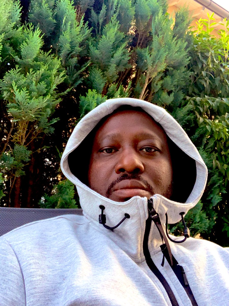 SOROKGUILLAUME's tweet image. Chers Tous,votre affaire de TokTik est sérieuse hein! Mon fils m’appelé hier nuit pour se plaindre en disant que je lui ai mis la honte! Simplement parce que je ne connaissais pas TikTok! Franchement les enfants de maintenant!Il dit que je dois publier des photos bizarres de moi.