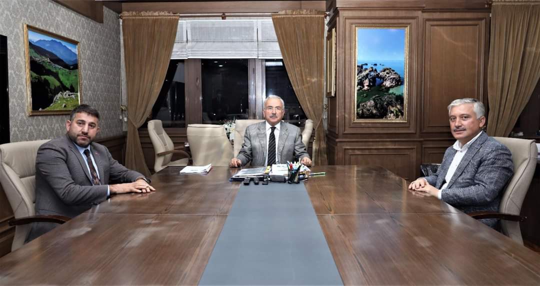 Geç saat olmasına rağmen; gece gündüz 
Düşünen,üreten,yarışan Ordu için çalışan Büyükşehir Belediye Başkanımız Dr.M.
Hilmi Güler’i Ulubey Beledye Başkanımız Isa Türkçanla birlikte  ziyaretederek;ilçelerimizdeki çalışmaları yatırımları değerlendirerek;çeşitli istişarelerde bulundk