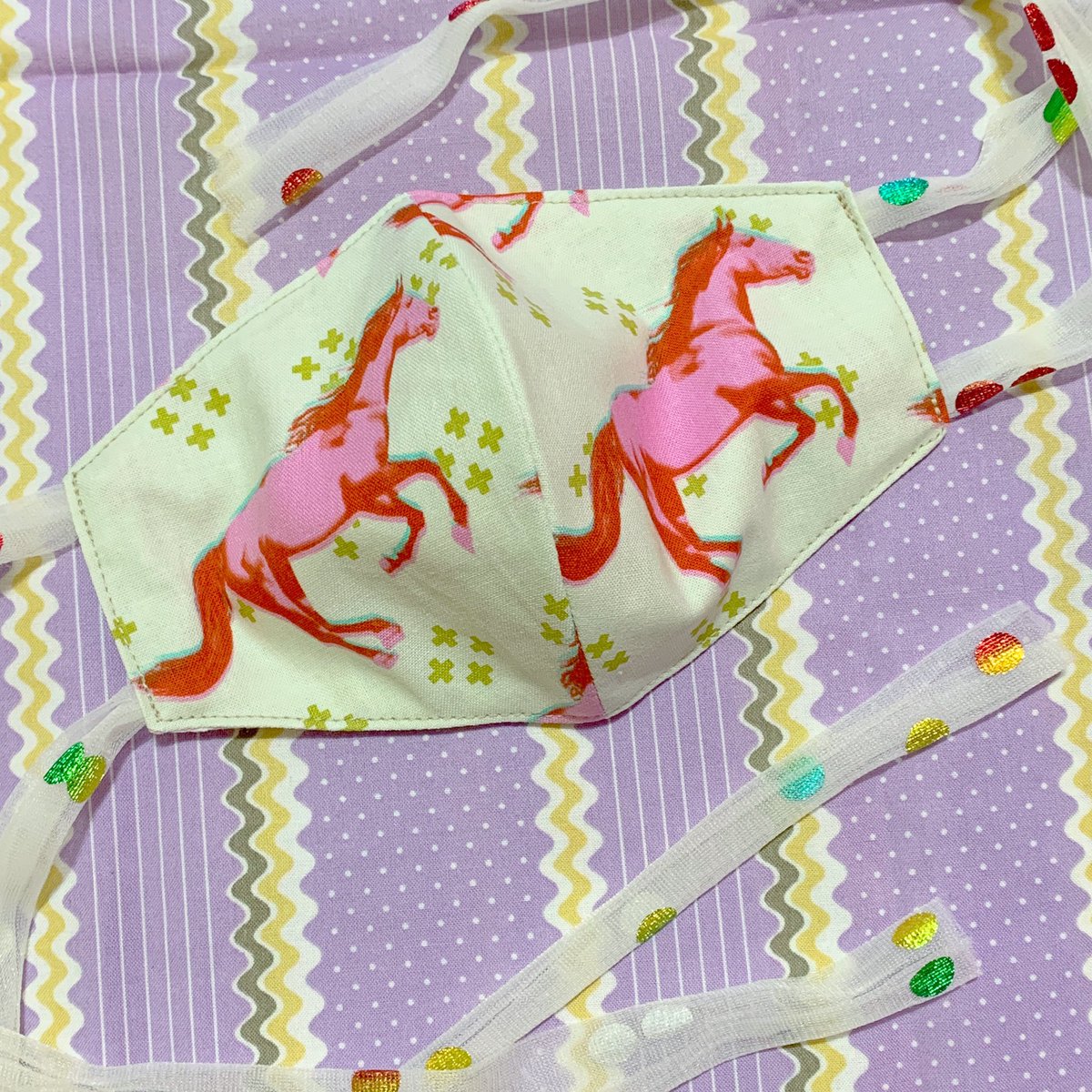 VersusCircus's tweet photo. ribbon mask 🐴🟡🟠💓 https://t.co/Sy8jdofNKG