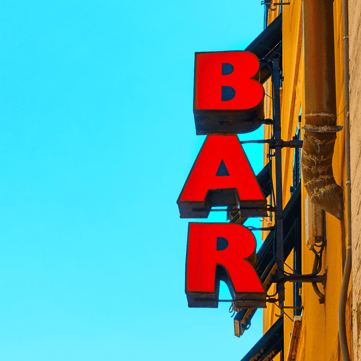 Skills that make a great bartender also happen to be those that future employers love to see on your CV.

So, what are they?
buff.ly/2O7c7xR

#bartending #skills #future