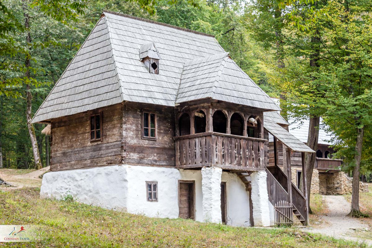 covinnus's tweet photo. The Village Museum from Sibiu, the largest one of this type in Europe. And besides houses, you can see sheep, hens, and turkeys. A true living museum.
#Romania #tours #travel #toursofRomania #covinnustravel #phototours #photography https://t.co/VvluvleUu8