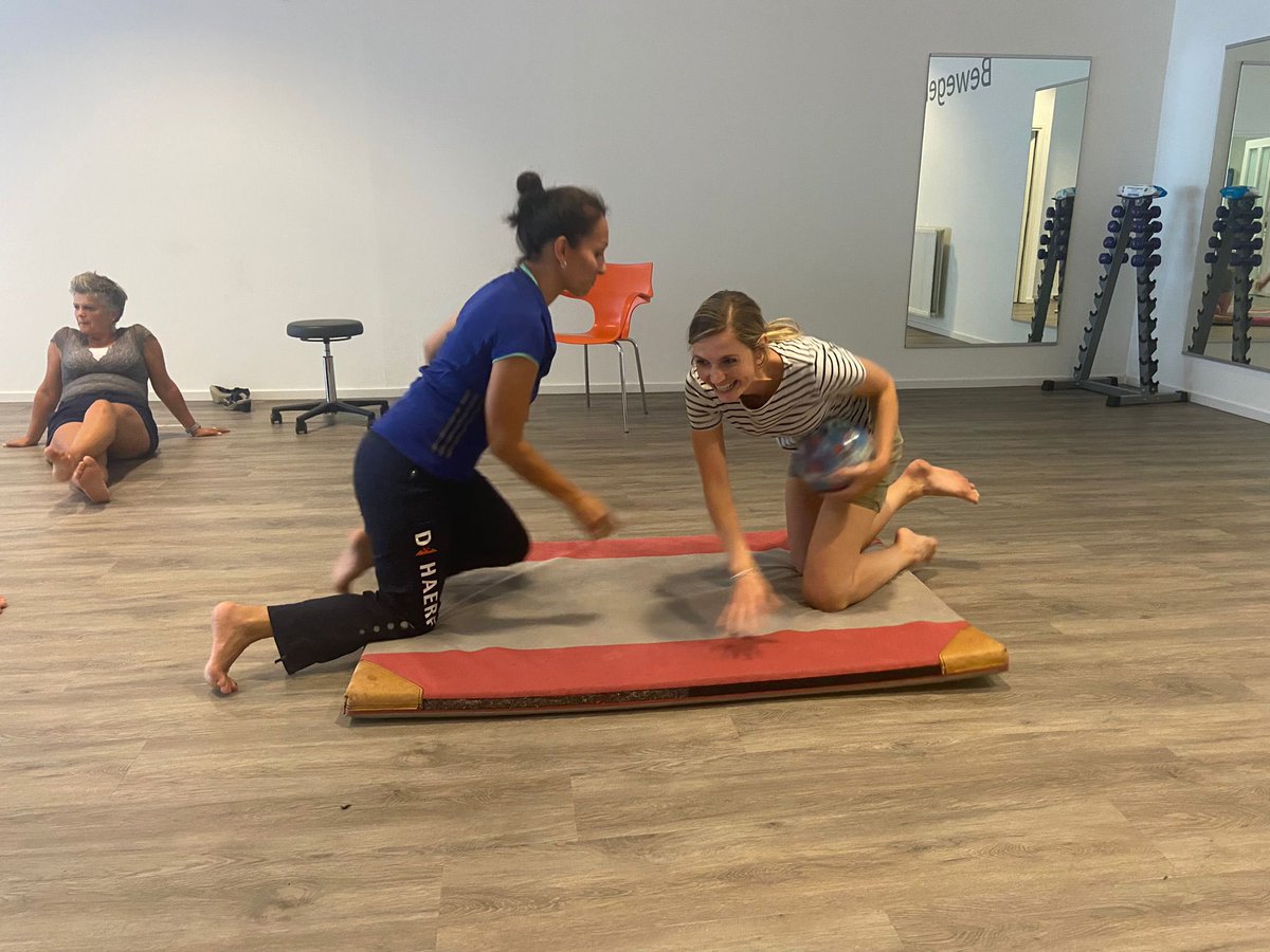 dehaere's tweet image. Hoe moet je als kind en als ouder opgewassen zijn in een wereld die steeds meer van ons vraagt.Onze kinderfysio’s hebben 2 dagen olv Bertha Verscheuren de cursus weerbaarheid gevolgd om kinderen zelfbewuster,weerbaarder en dus assertiever te zijn tov anderen #positievegezondheid