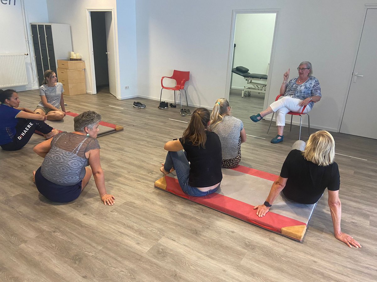 dehaere's tweet image. Hoe moet je als kind en als ouder opgewassen zijn in een wereld die steeds meer van ons vraagt.Onze kinderfysio’s hebben 2 dagen olv Bertha Verscheuren de cursus weerbaarheid gevolgd om kinderen zelfbewuster,weerbaarder en dus assertiever te zijn tov anderen #positievegezondheid