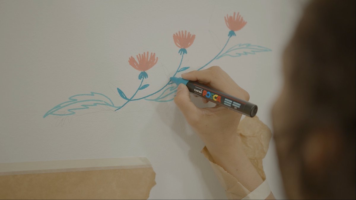 BibianaBallbe's tweet photo. Vam estar amb la il·lustradora Eugènia Susel i ens va ensenyar la seva particular visió d'impacte positiu. Què us sembla la seva obra? A nosaltres ens encanta! https://t.co/21yCqx5bSX