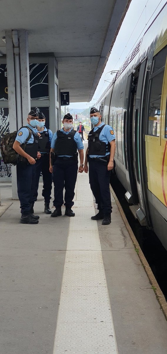 1ère tournée dans les Vosges de la #reservegendarmerie dans le cadre de la convention signée par <a href="/regiongrandest/">Région Grand Est</a> <a href="/gendarmerie/">Gendarmerie nationale</a> et <a href="/SNCF/">❌</a> . Pour votre sécurité et des voyages toujours + sereins à bord de <a href="/tergrandest/">TER Grand Est</a> <a href="/david_valence/">David Valence</a> <a href="/JeanROTTNER/">Jean ROTTNER</a> <a href="/Steph_Dommange/">Stéphanie Dommange</a>