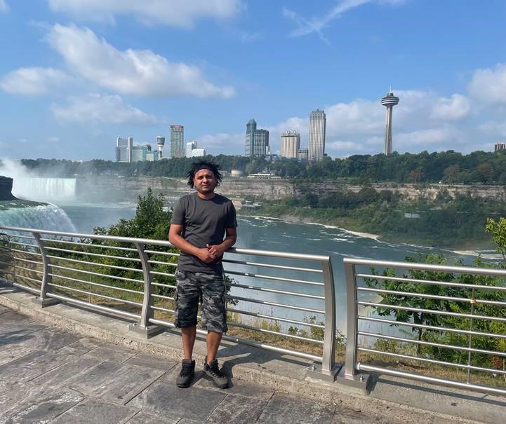 WeAreSchneider's tweet photo. Professional driver Klauss Marenco sent in this photo from his recent visit of Niagara Falls while he was on a break in NY. Are you ready to see more? Be like Klauss and choose to #DriveOrange! https://t.co/itStpGXOYj https://t.co/8O8XRt9eKZ