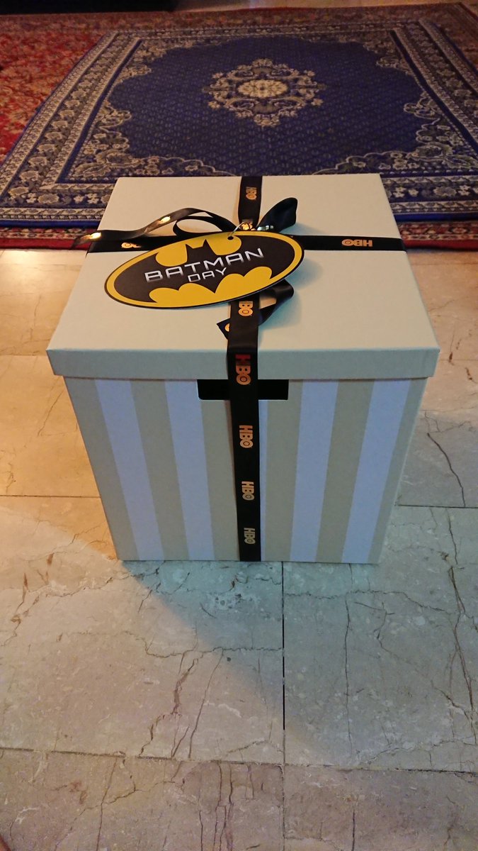 Kakuchopurei's tweet photo. Holy Batman box!
#BatmanDay is coming soon, so stay tuned to find out what's in the box! @hboasia #BatmanMonth #DCAsiaOfficial #HBOAsia https://t.co/LS9sSB35tT