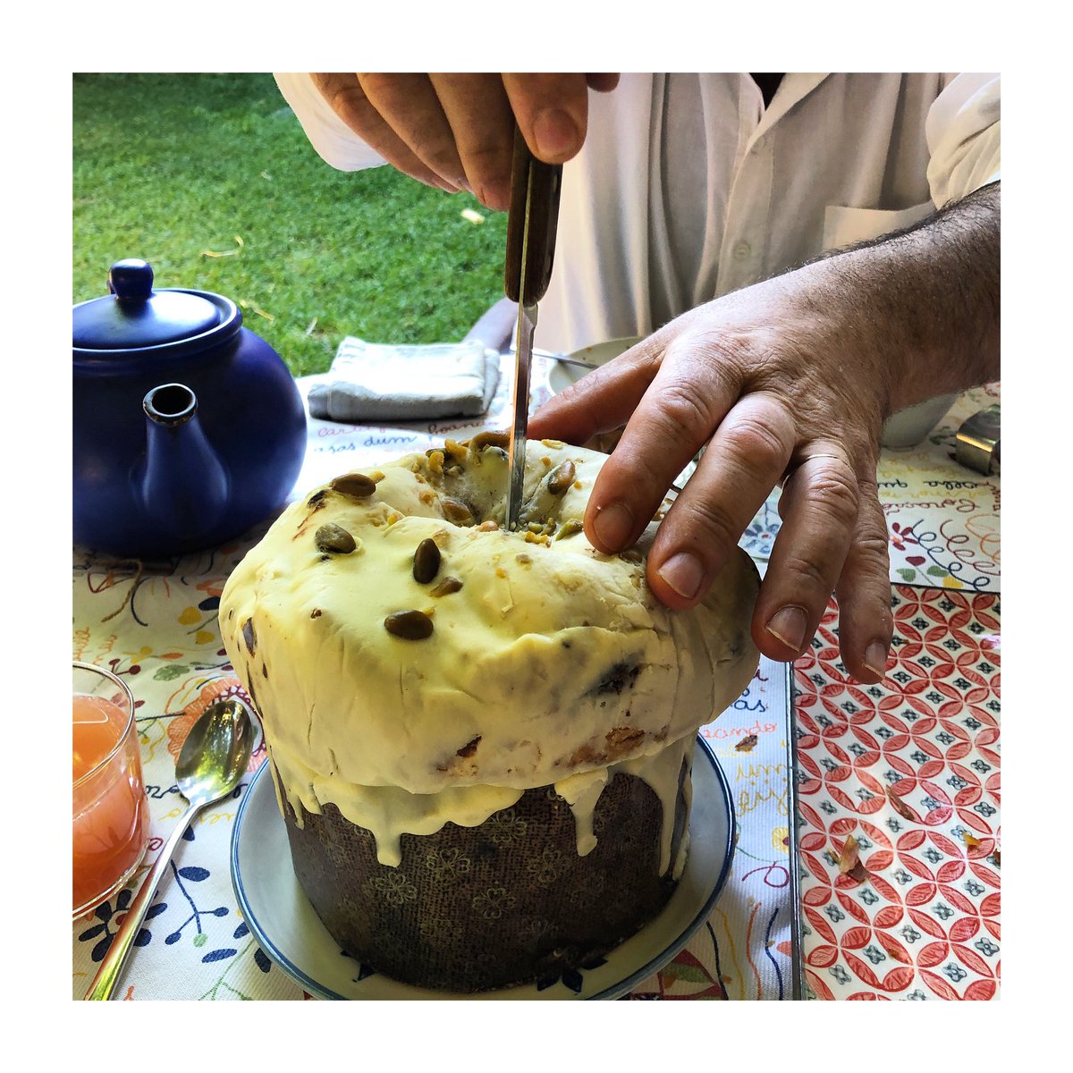 Haber empezado el día con el panettone de praliné de pistacho y chocolate blanco de <a href="/TheLoaf_es/">THE LOAF</a>... una declaración de principios 🤩. Feliz viernes a todos!