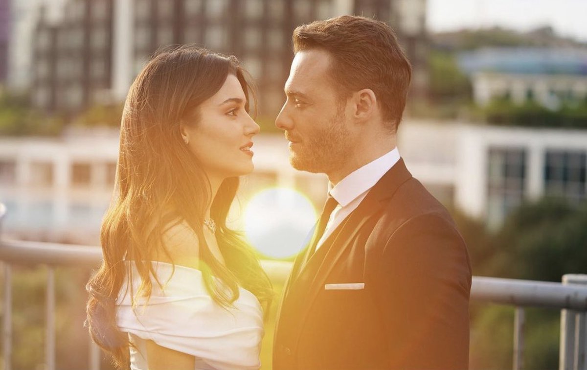 Серкан и эда турецкий сериал. Эда йылдыз и серкан болат свадьба. Эда и серкан после 5 лет. Ханде эрчел и керем бурсин сериалы. Керем бурсин и эрчел.