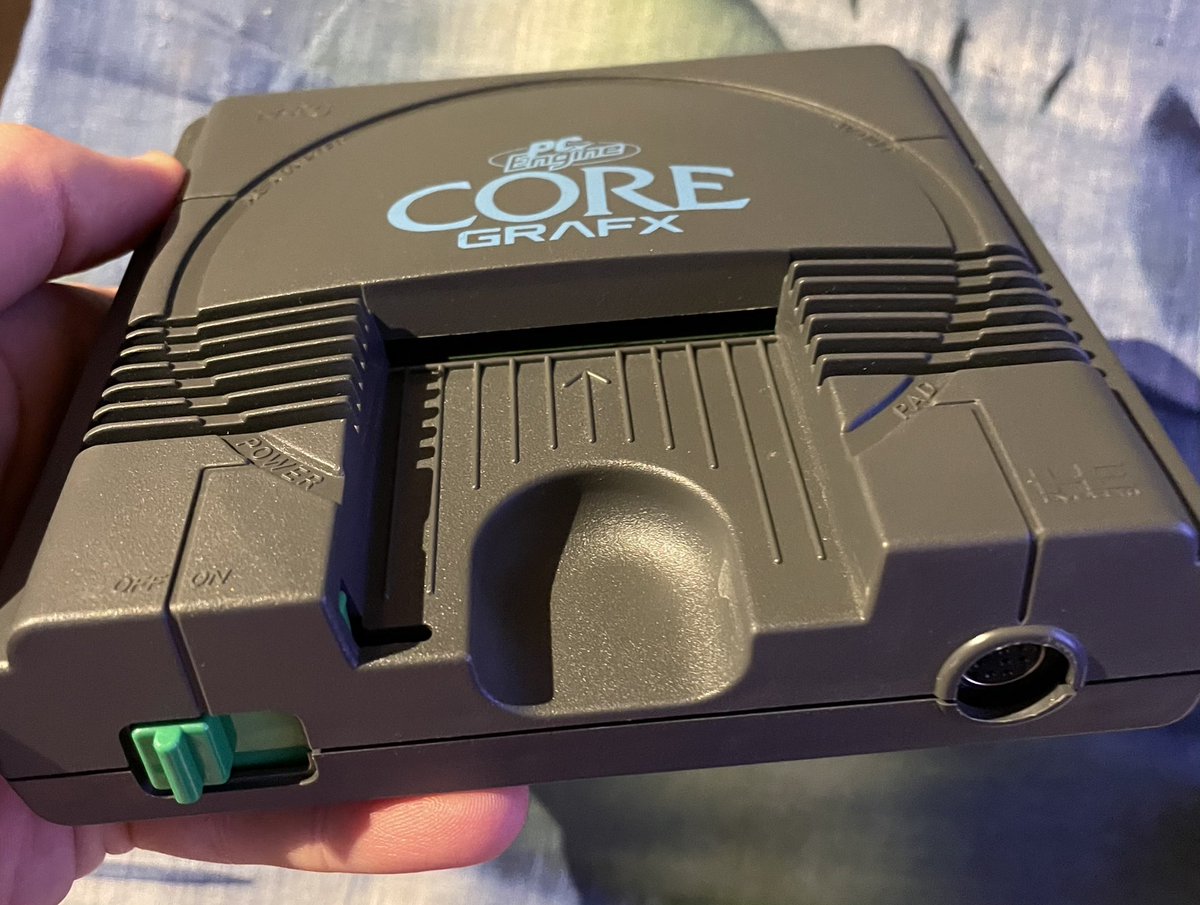 Ophilippos1's tweet photo. #Nec #PCengineDuoR #RetroGaminglife #RetroGaming Daily News #PCengine😉elle est arrivée! La #PCEngineCoreGrafx ,c la relève pour ma #PCE blanche dans l’#InterfaceUnit.C beau le bleu😬sinon go chez @assomo5 voir le replay de #RetroNews avec @Arunotaku ici https://t.co/mu3uUVpyzh https://t.co/kX0SbQoaOk