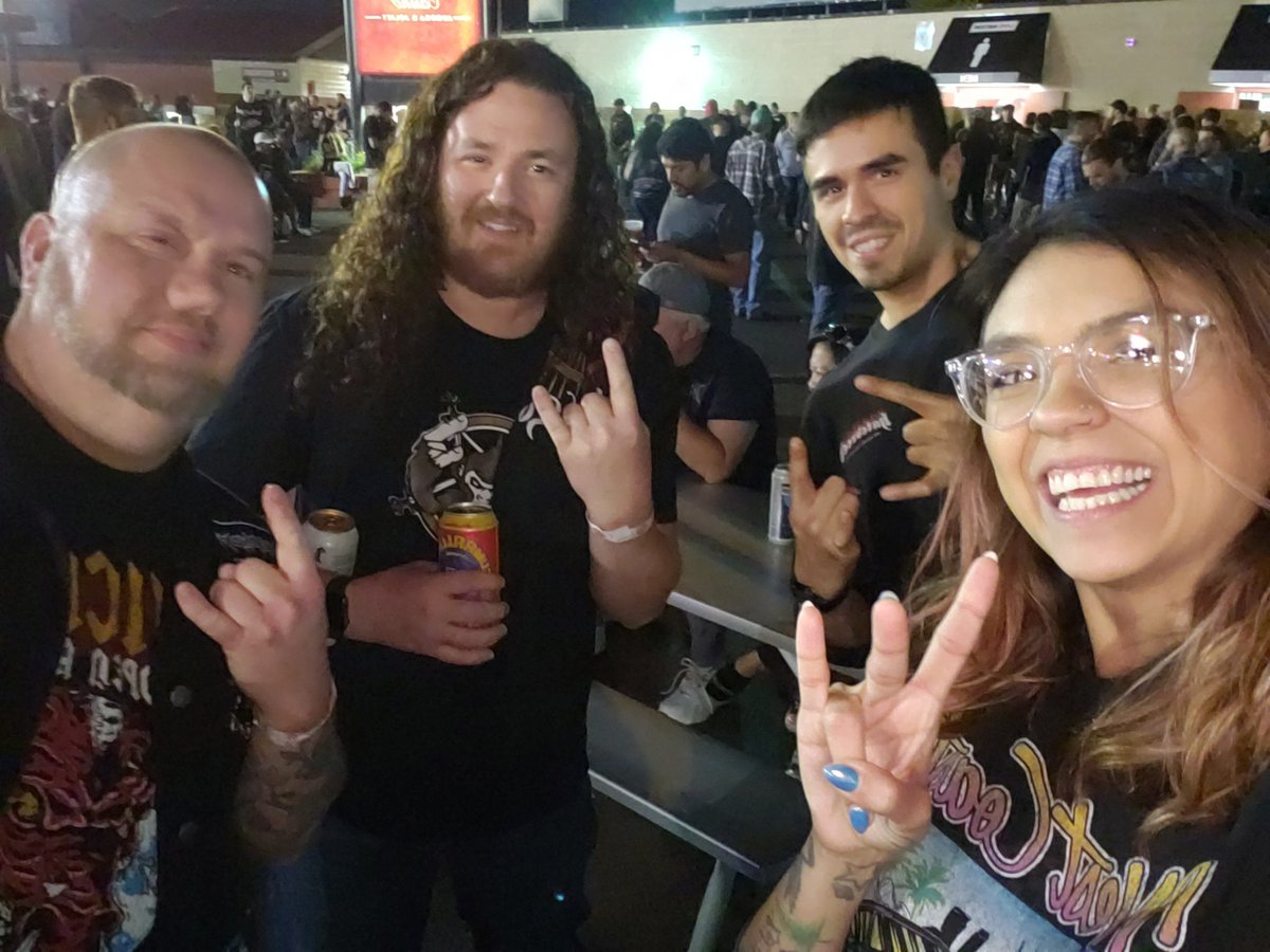Ran into some friends at the Lamb of God / MegaDeth concert last night 
<a href="/MetalMonkeyBrew/">Metal Monkey Brewing</a>