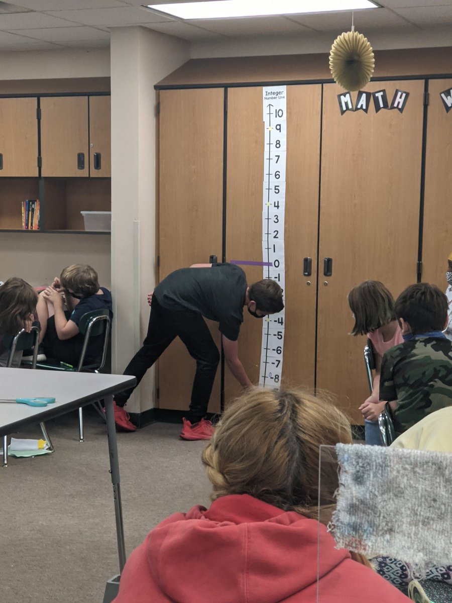 hartzell_dana's tweet image. Introducing integers to students? Use a vertical, interactive number line! #handsonmath #iteachmath #INspirEDmath #INeducate