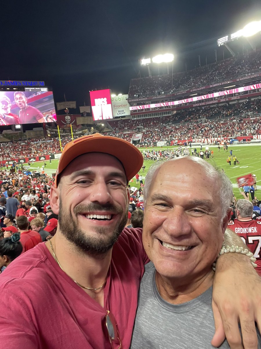 _SBench_'s tweet photo. When you get to watch the GOAT do 🐐 stuff with your own personal GOAT. I’ll never forget it @TomBrady 

I love you Pops!!! @CoachBench https://t.co/IMA4aKCHW4